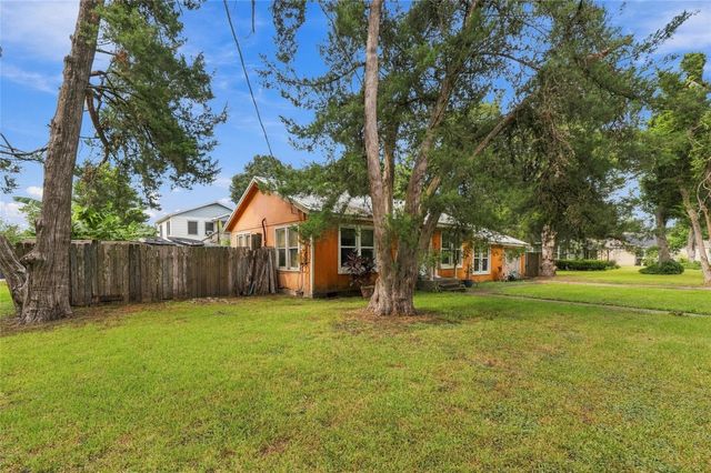 701 W Foley Street, Alvin, TX 77511