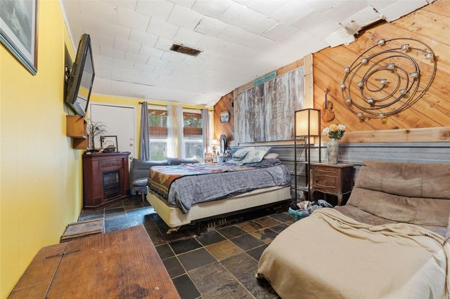 701 W Foley Street, Alvin, TX 77511