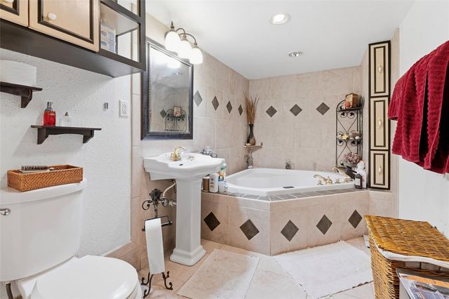 701 W Foley Street, Alvin, TX 77511