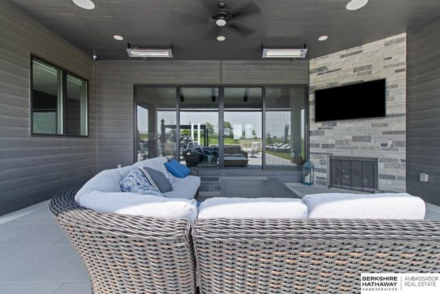 845 Freedom Ridge Road, Yutan, NE 68073