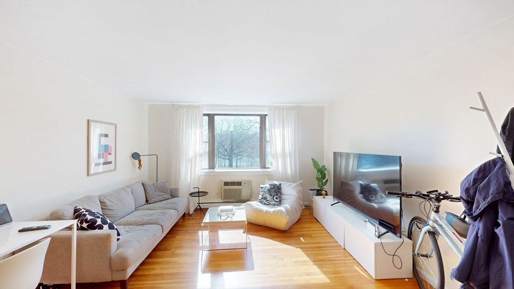 70 Jamaicaway 9, Boston, MA 02130