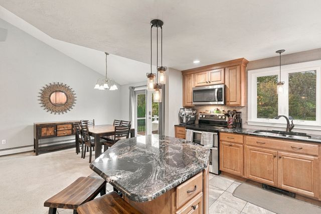 6 Clover Hill Road, Sutton, MA 01590