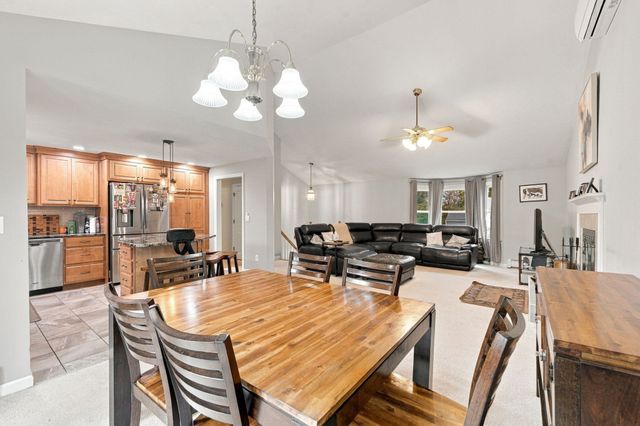 6 Clover Hill Road, Sutton, MA 01590