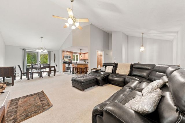 6 Clover Hill Road, Sutton, MA 01590