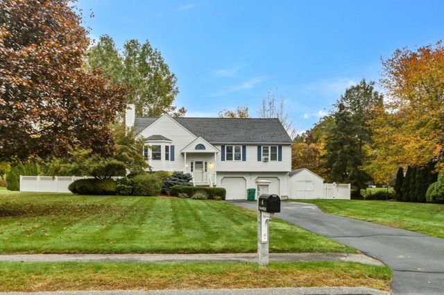 6 Clover Hill Road, Sutton, MA 01590
