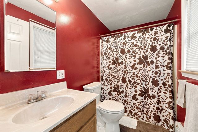 6 Clover Hill Road, Sutton, MA 01590