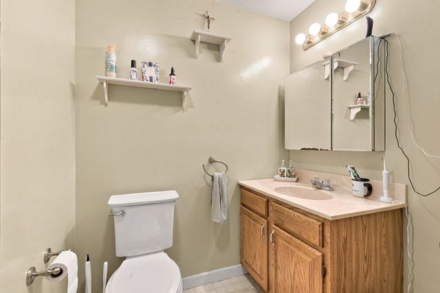6 Clover Hill Road, Sutton, MA 01590
