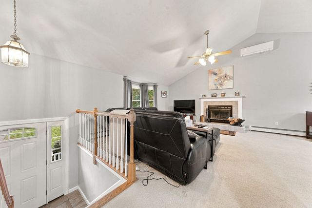 6 Clover Hill Road, Sutton, MA 01590