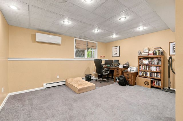 6 Clover Hill Road, Sutton, MA 01590