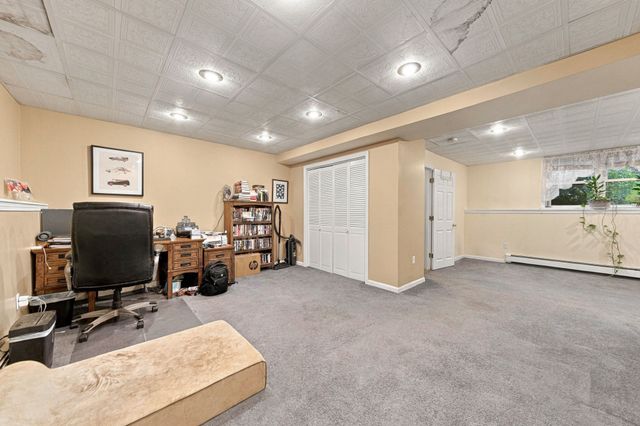 6 Clover Hill Road, Sutton, MA 01590