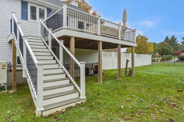 6 Clover Hill Road, Sutton, MA 01590