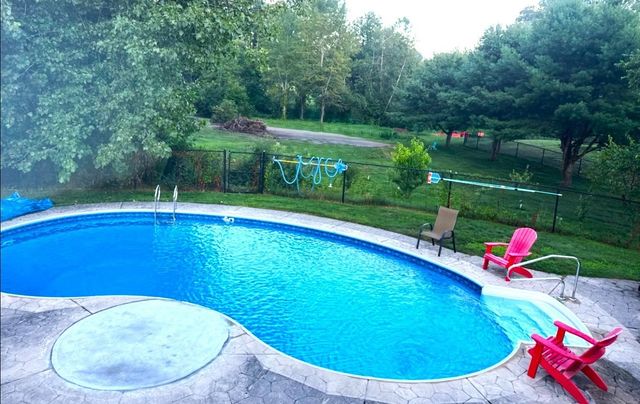 6 Clover Hill Road, Sutton, MA 01590
