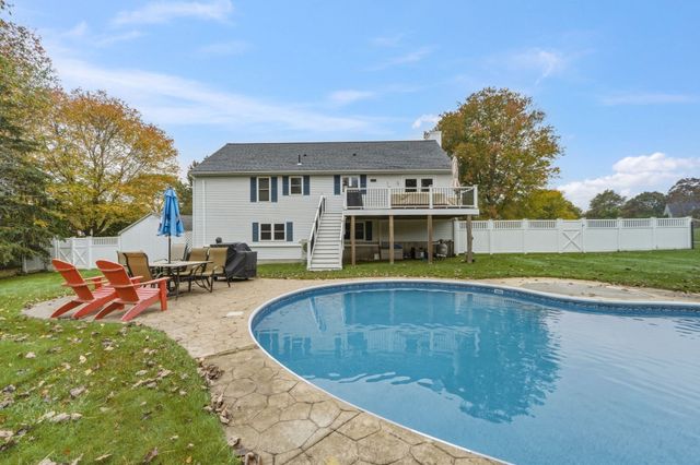 6 Clover Hill Road, Sutton, MA 01590