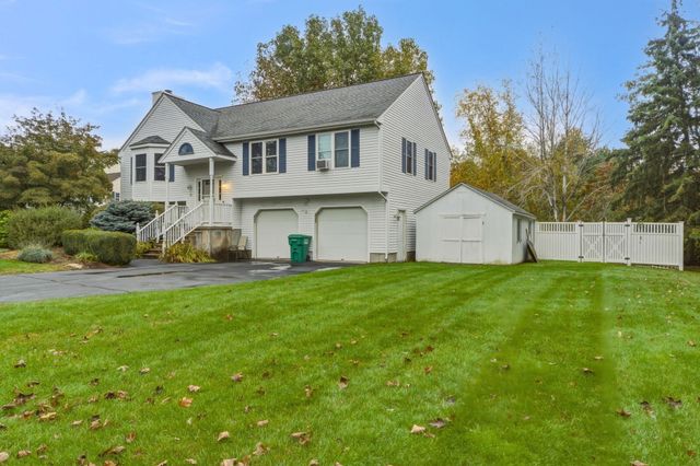 6 Clover Hill Road, Sutton, MA 01590