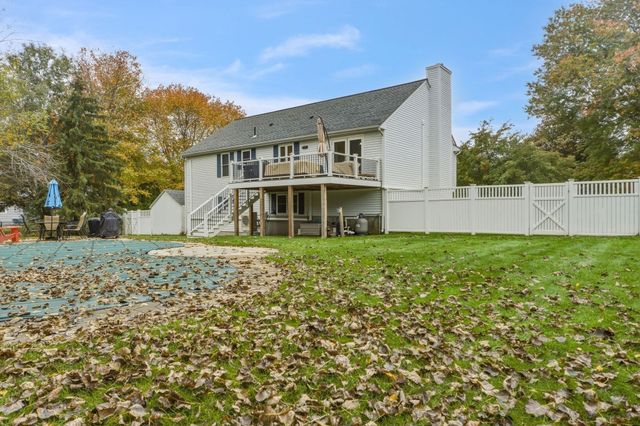 6 Clover Hill Road, Sutton, MA 01590