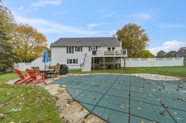 6 Clover Hill Road, Sutton, MA 01590