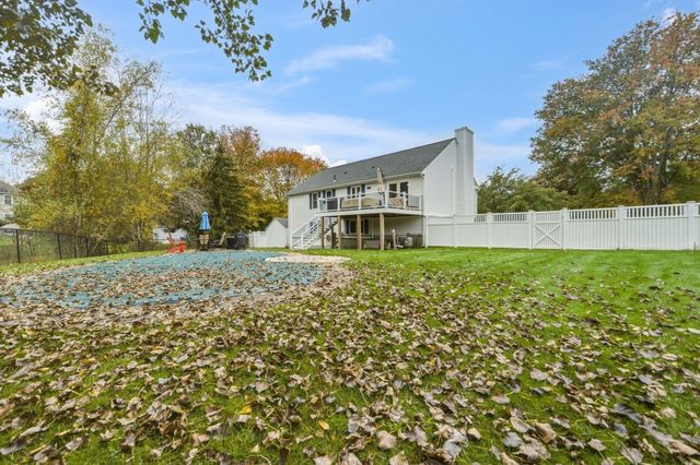 6 Clover Hill Road, Sutton, MA 01590