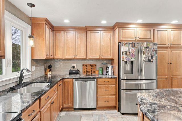 6 Clover Hill Road, Sutton, MA 01590