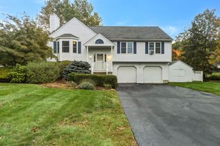 6 Clover Hill Road, Sutton, MA 01590