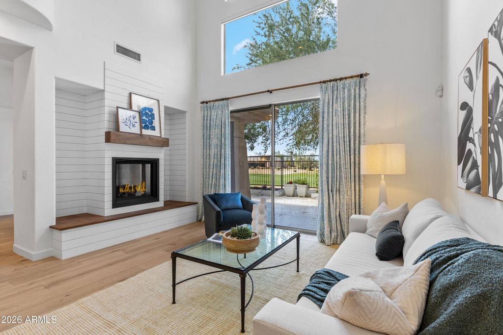 Image 10 of property listing at 15240 N CLUBGATE Drive 141, Scottsdale, AZ 85254