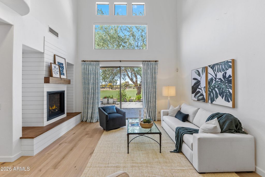 Image 11 of property listing at 15240 N CLUBGATE Drive 141, Scottsdale, AZ 85254