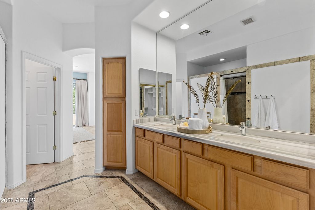 Image 25 of property listing at 15240 N CLUBGATE Drive 141, Scottsdale, AZ 85254