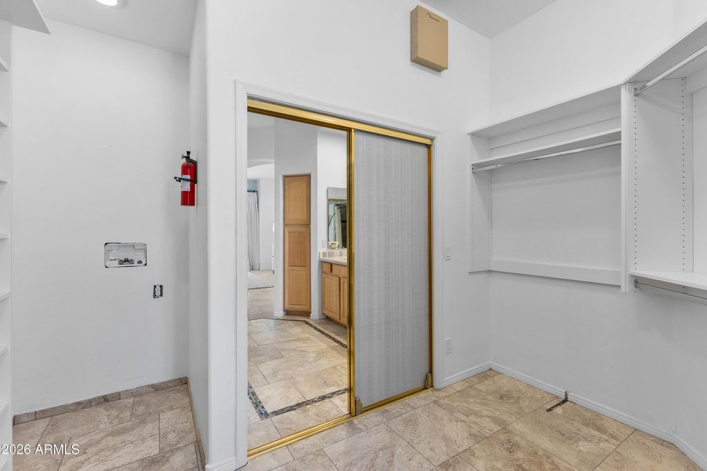 Image 27 of property listing at 15240 N CLUBGATE Drive 141, Scottsdale, AZ 85254