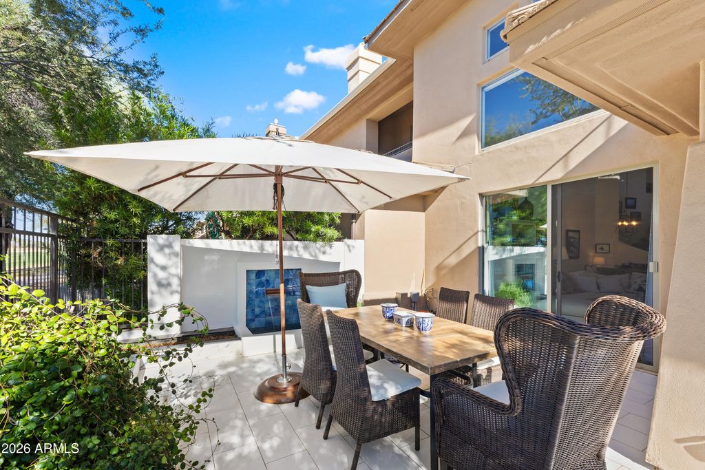 Image 3 of property listing at 15240 N CLUBGATE Drive 141, Scottsdale, AZ 85254