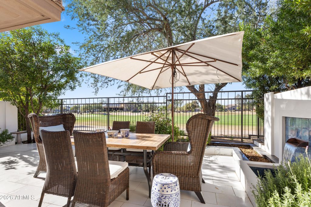 Image 30 of property listing at 15240 N CLUBGATE Drive 141, Scottsdale, AZ 85254