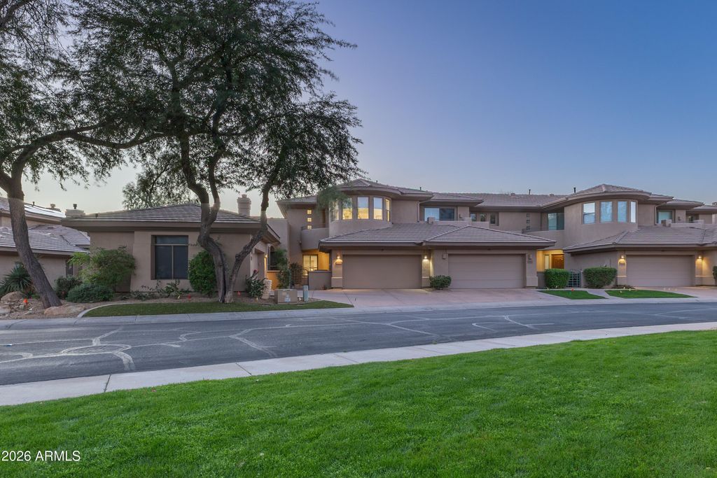 Image 32 of property listing at 15240 N CLUBGATE Drive 141, Scottsdale, AZ 85254