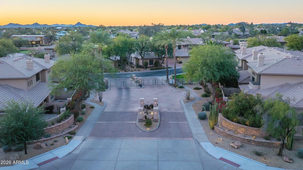 Image 38 of property listing at 15240 N CLUBGATE Drive 141, Scottsdale, AZ 85254