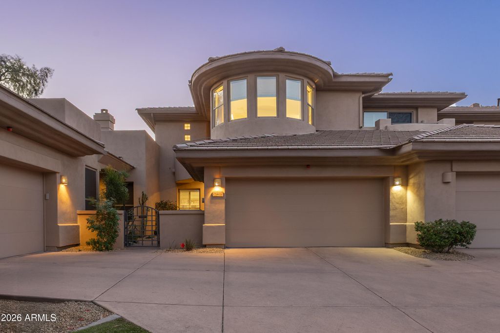 Image 4 of property listing at 15240 N CLUBGATE Drive 141, Scottsdale, AZ 85254