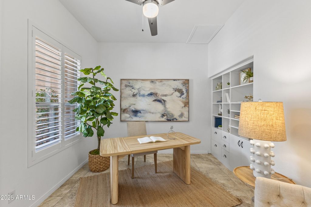 Image 8 of property listing at 15240 N CLUBGATE Drive 141, Scottsdale, AZ 85254