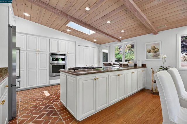 456 Camino Sobrante, Orinda, CA 94563