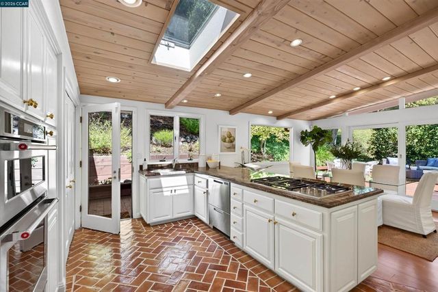 456 Camino Sobrante, Orinda, CA 94563