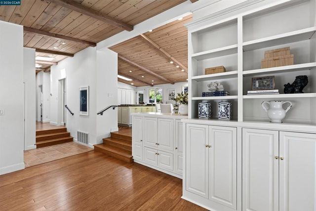 456 Camino Sobrante, Orinda, CA 94563