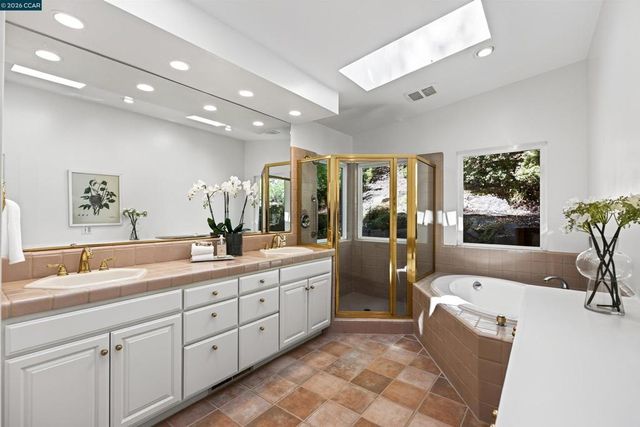 456 Camino Sobrante, Orinda, CA 94563