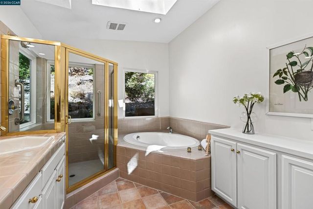 456 Camino Sobrante, Orinda, CA 94563