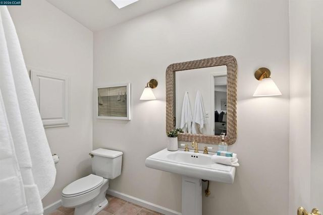 456 Camino Sobrante, Orinda, CA 94563