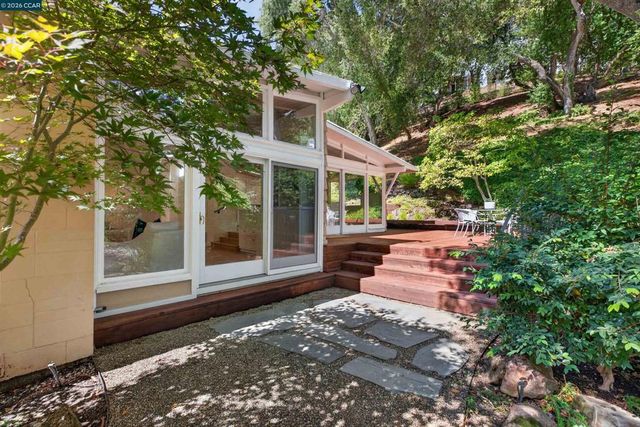 456 Camino Sobrante, Orinda, CA 94563