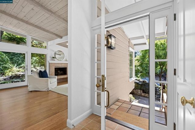 456 Camino Sobrante, Orinda, CA 94563
