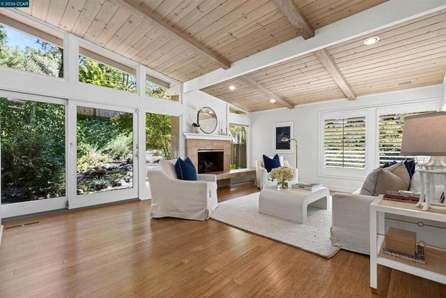 456 Camino Sobrante, Orinda, CA 94563
