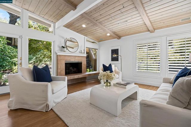 456 Camino Sobrante, Orinda, CA 94563