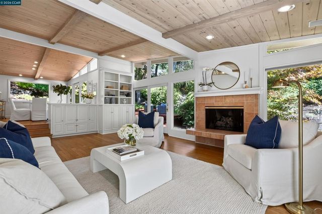 456 Camino Sobrante, Orinda, CA 94563