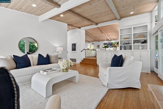 456 Camino Sobrante, Orinda, CA 94563