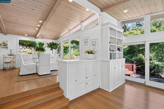 456 Camino Sobrante, Orinda, CA 94563
