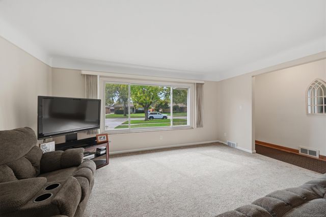 27830 Lorraine Street, Warren, MI 48093