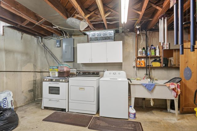 27830 Lorraine Street, Warren, MI 48093