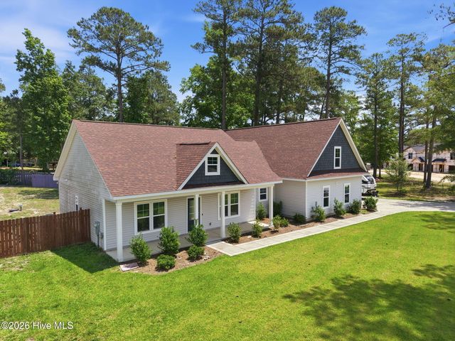 277 B And B Loop, Raeford, NC 28376