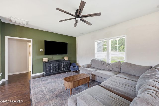 277 B And B Loop, Raeford, NC 28376